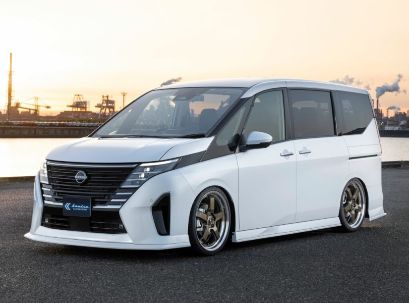Hybrid Mini Van Nissan Serena